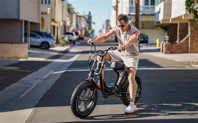 Is het normaal dat de accu van mijn e-bike heet wordt tijdens het opladen?