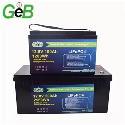 Hoe sluit ik twee 12 volt-batterijen parallel en in serie aan?