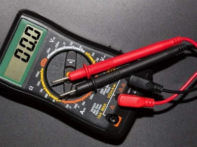 Hoe u de batterijcapaciteit van een e-bike kunt testen met een multimeter